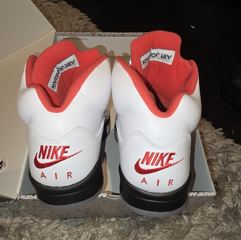 Jordan 5 🔥 reds